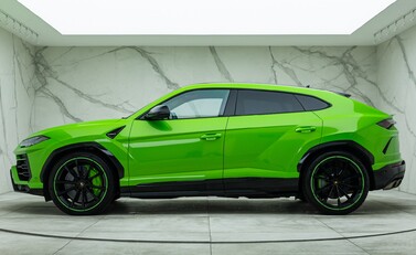 Lamborghini Urus PEARL CAPSULE 5