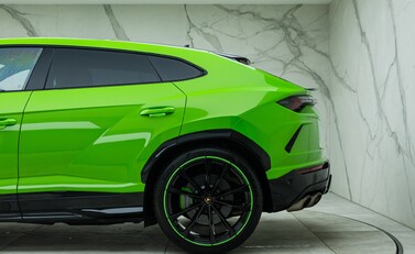 Lamborghini Urus PEARL CAPSULE 44