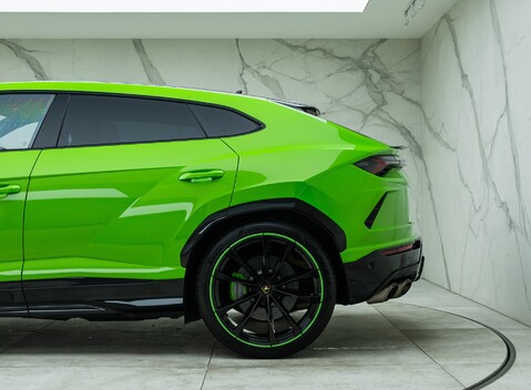 Lamborghini Urus PEARL CAPSULE 44