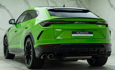 Lamborghini Urus PEARL CAPSULE 10