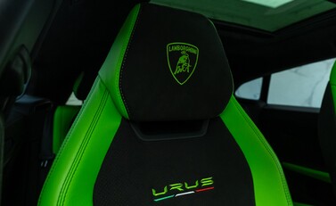 Lamborghini Urus PEARL CAPSULE 15