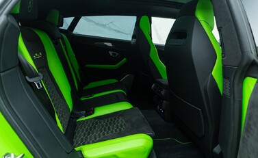 Lamborghini Urus PEARL CAPSULE 19