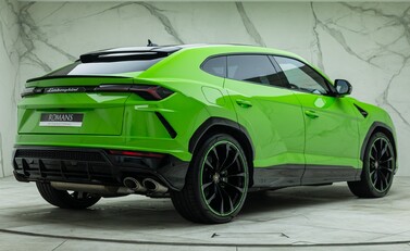 Lamborghini Urus PEARL CAPSULE 6