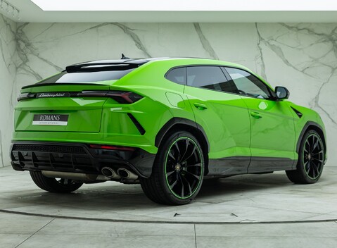 Lamborghini Urus PEARL CAPSULE 6