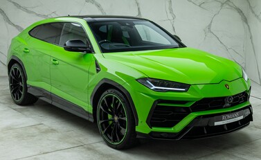 Lamborghini Urus PEARL CAPSULE 11