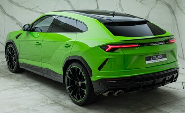 Lamborghini Urus PEARL CAPSULE 12