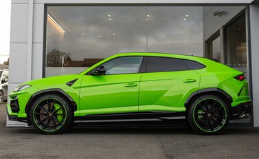 Lamborghini Urus PEARL CAPSULE 3