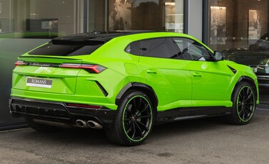 Lamborghini Urus PEARL CAPSULE 4