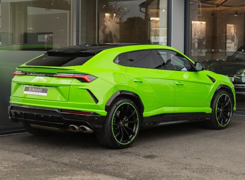 Lamborghini Urus PEARL CAPSULE 4