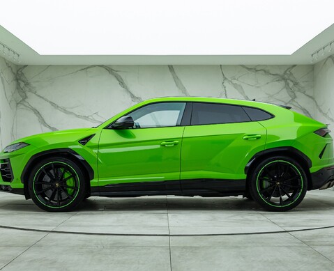 Lamborghini Urus PEARL CAPSULE 