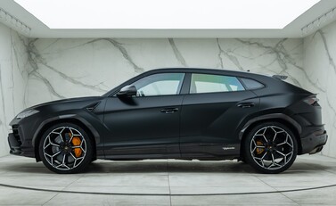 Lamborghini Urus PERFORMANTE 5