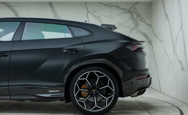 Lamborghini Urus PERFORMANTE 54