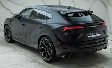 Lamborghini Urus PERFORMANTE 12