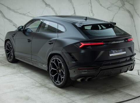 Lamborghini Urus PERFORMANTE 12