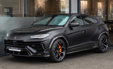 Lamborghini Urus PERFORMANTE 2