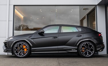 Lamborghini Urus PERFORMANTE 3