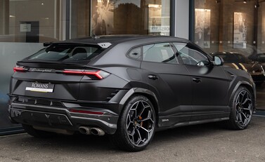 Lamborghini Urus PERFORMANTE 4