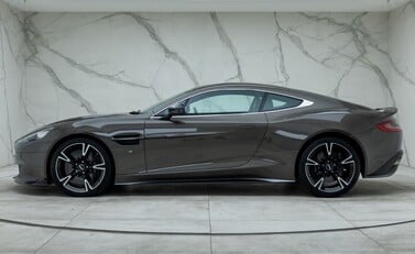 Aston Martin Vanquish S 8