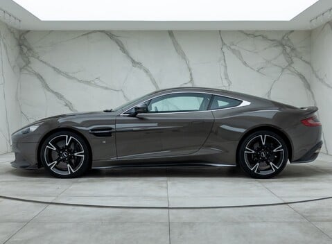 Aston Martin Vanquish S 8