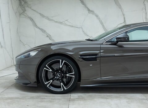 Aston Martin Vanquish S 36