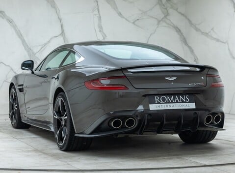 Aston Martin Vanquish S 9