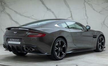 Aston Martin Vanquish S 12