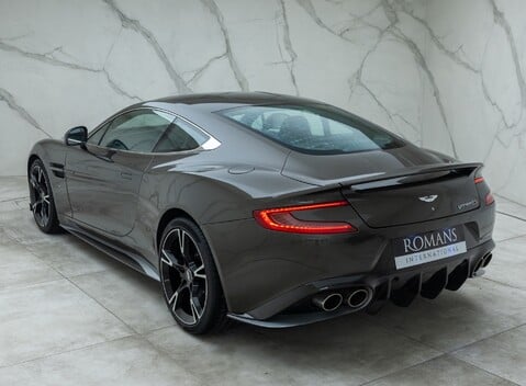 Aston Martin Vanquish S 11