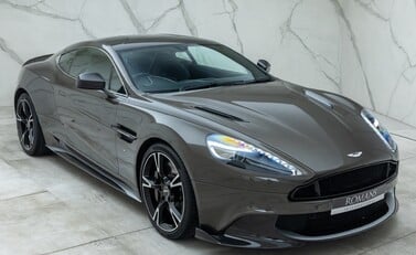 Aston Martin Vanquish S 10