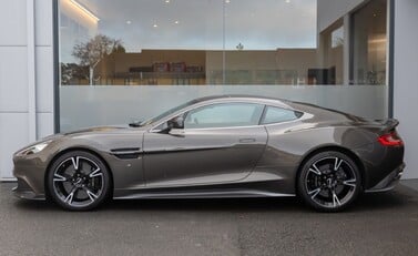 Aston Martin Vanquish S 3