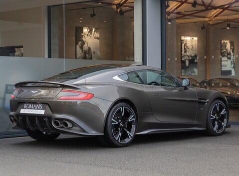 Aston Martin Vanquish S 4