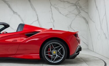 Ferrari F8 SPIDER 45