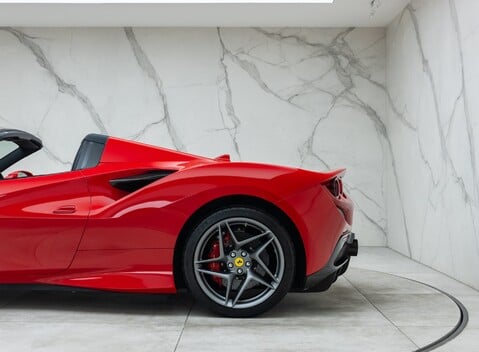 Ferrari F8 SPIDER 45