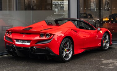 Ferrari F8 SPIDER 4