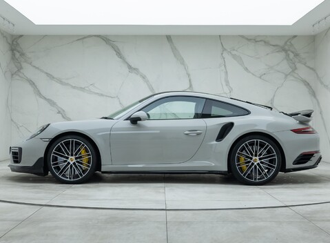 Porsche 911 Turbo S (991.2) 5