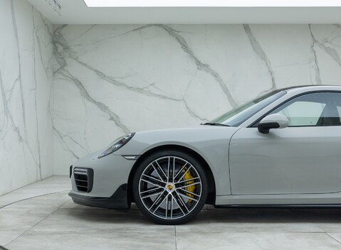 Porsche 911 Turbo S (991.2) 42