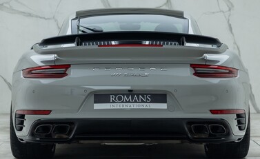 Porsche 911 Turbo S (991.2) 8