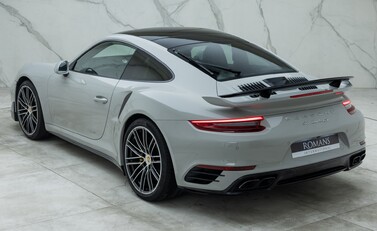 Porsche 911 Turbo S (991.2) 12