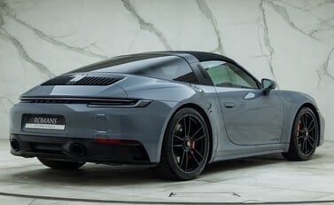 Porsche 911 Targa 4 GTS (992) 8