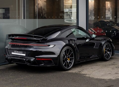 Porsche 911 Turbo S (992) 4