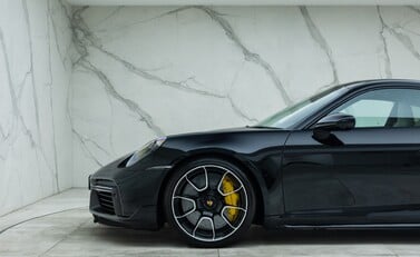 Porsche 911 Turbo S (992) 37