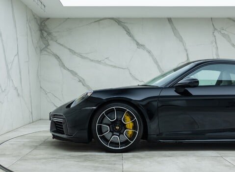 Porsche 911 Turbo S (992) 37