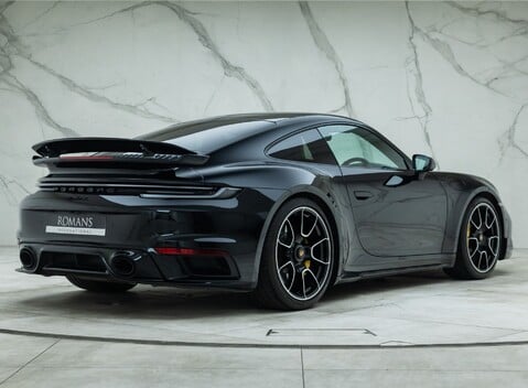 Porsche 911 Turbo S (992) 6