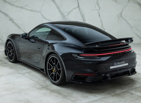 Porsche 911 Turbo S (992) 12