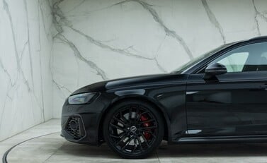 Audi RS4 Avant CARBON BLACK 38