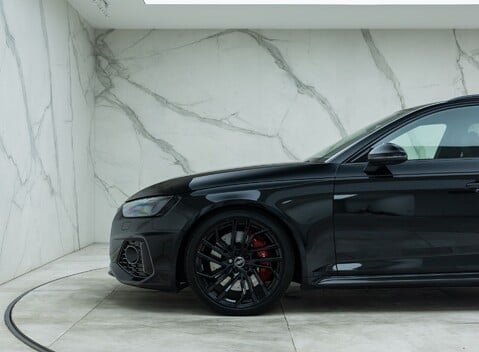 Audi RS4 Avant CARBON BLACK 38