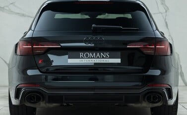 Audi RS4 Avant CARBON BLACK 8