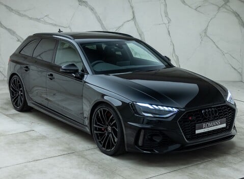 Audi RS4 Avant CARBON BLACK 11