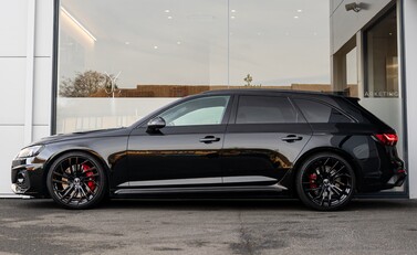 Audi RS4 Avant CARBON BLACK 3