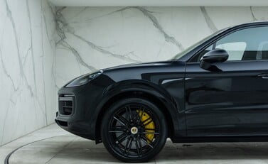 Porsche Cayenne TURBO 32