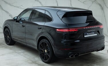 Porsche Cayenne TURBO 12